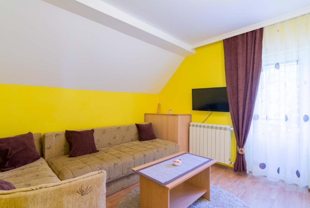 Apartments Junior ซลาตีบอร์ ภายนอก รูปภาพ