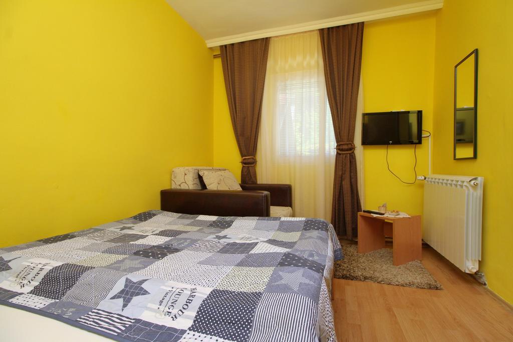 Apartments Junior ซลาตีบอร์ ภายนอก รูปภาพ