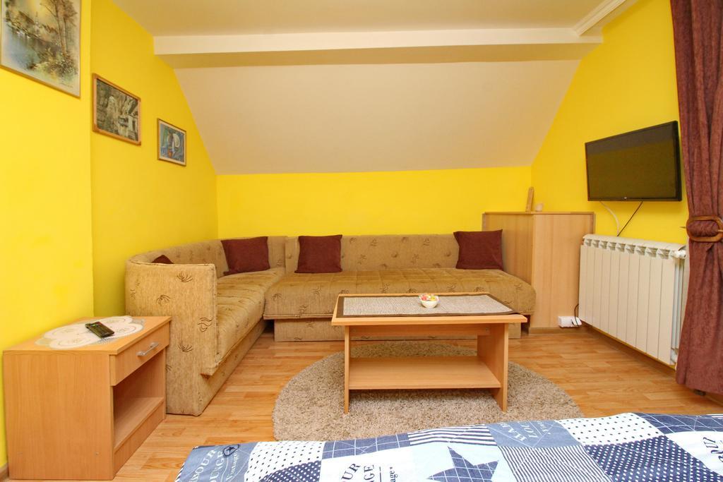Apartments Junior ซลาตีบอร์ ภายนอก รูปภาพ
