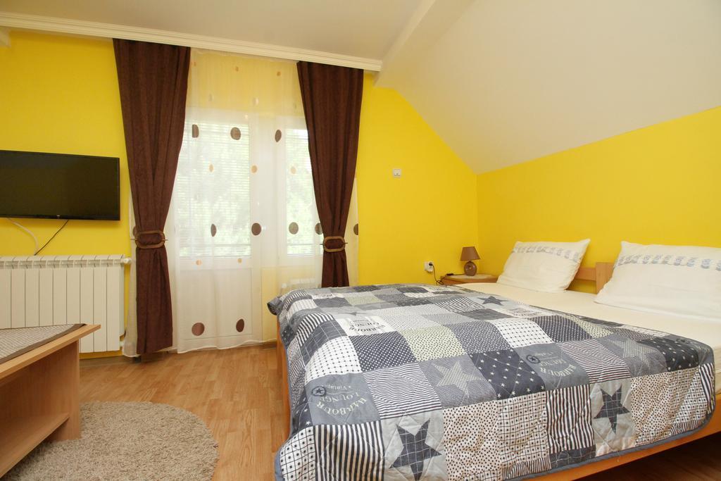Apartments Junior ซลาตีบอร์ ภายนอก รูปภาพ