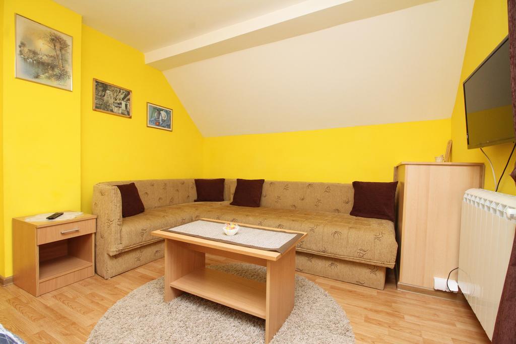 Apartments Junior ซลาตีบอร์ ภายนอก รูปภาพ