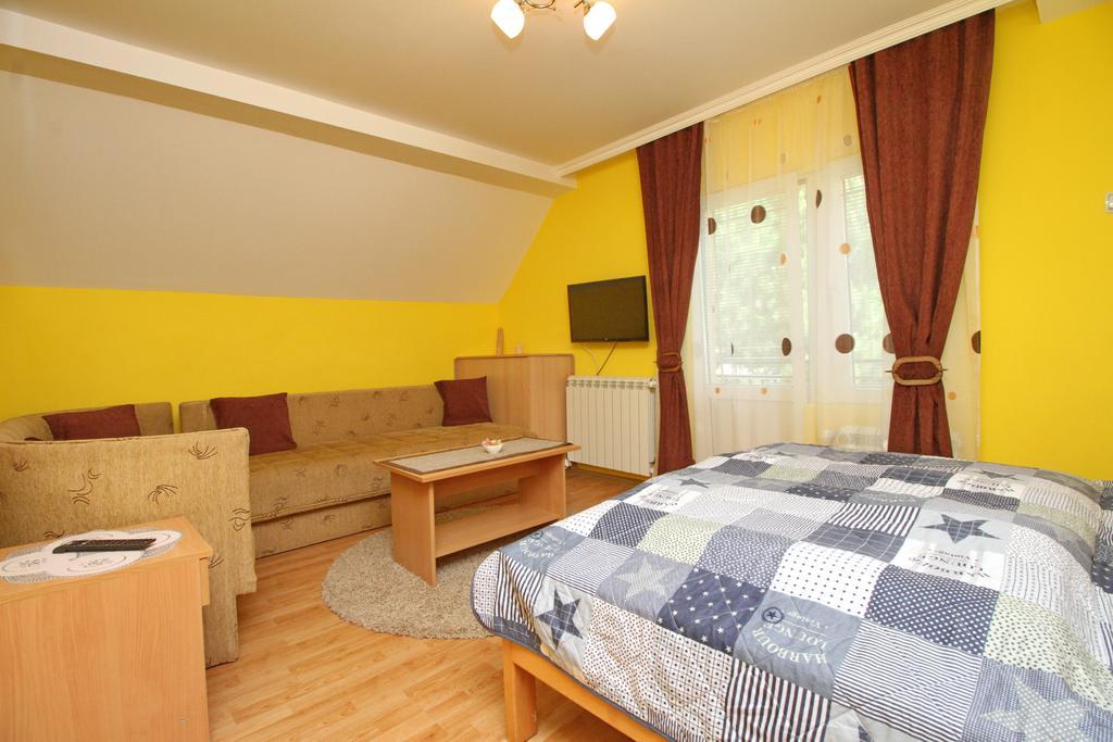 Apartments Junior ซลาตีบอร์ ภายนอก รูปภาพ