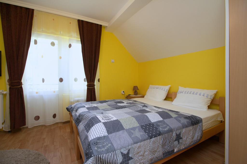Apartments Junior ซลาตีบอร์ ภายนอก รูปภาพ