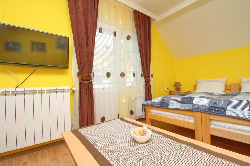 Apartments Junior ซลาตีบอร์ ภายนอก รูปภาพ