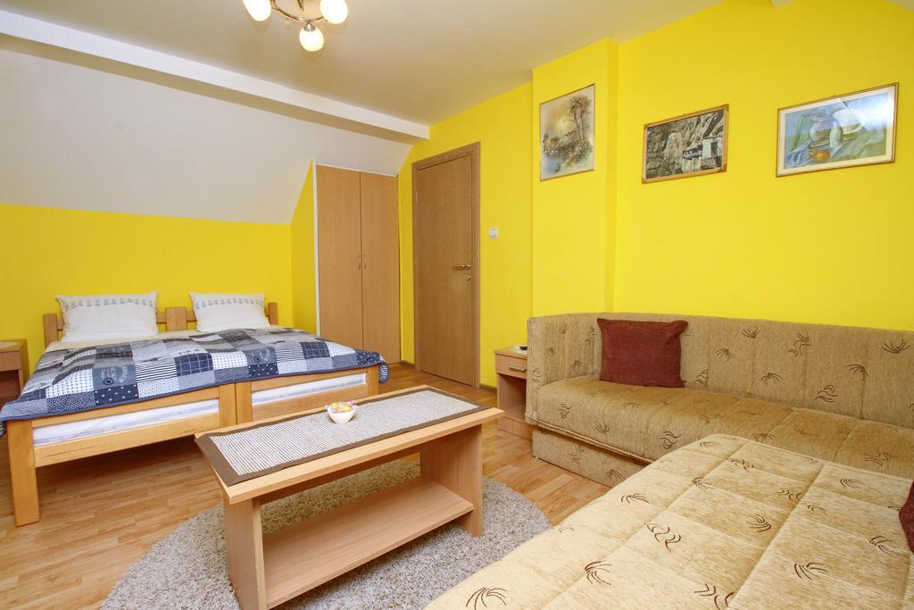 Apartments Junior ซลาตีบอร์ ภายนอก รูปภาพ