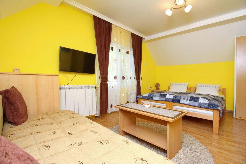 Apartments Junior ซลาตีบอร์ ภายนอก รูปภาพ